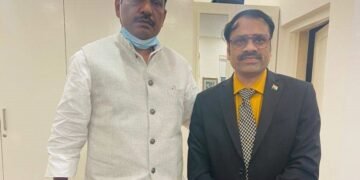 अखिलेश कुमार सिंह (राज्यसभा सांसद) के साथ रुसेन कुमार