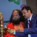 परम पूज्य स्वामी चिदानंद सरस्वती जी के साथ रुसेन कुमार