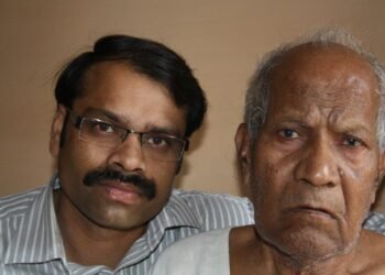 महान समाज सुधारक रेशम लाल जाँगड़े के साथ रुसेन कुमार