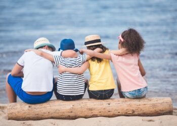 आपको चाहिए चार मित्र । रुसेन कुमार